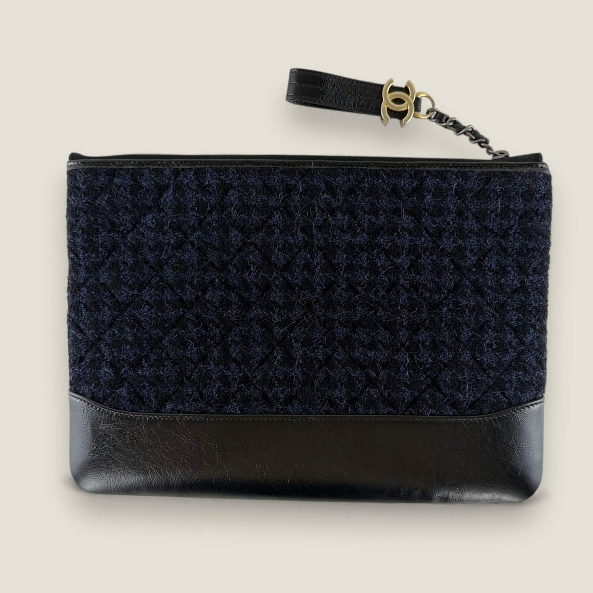Back pre-owned Chanel Gabrielle clutch tweed