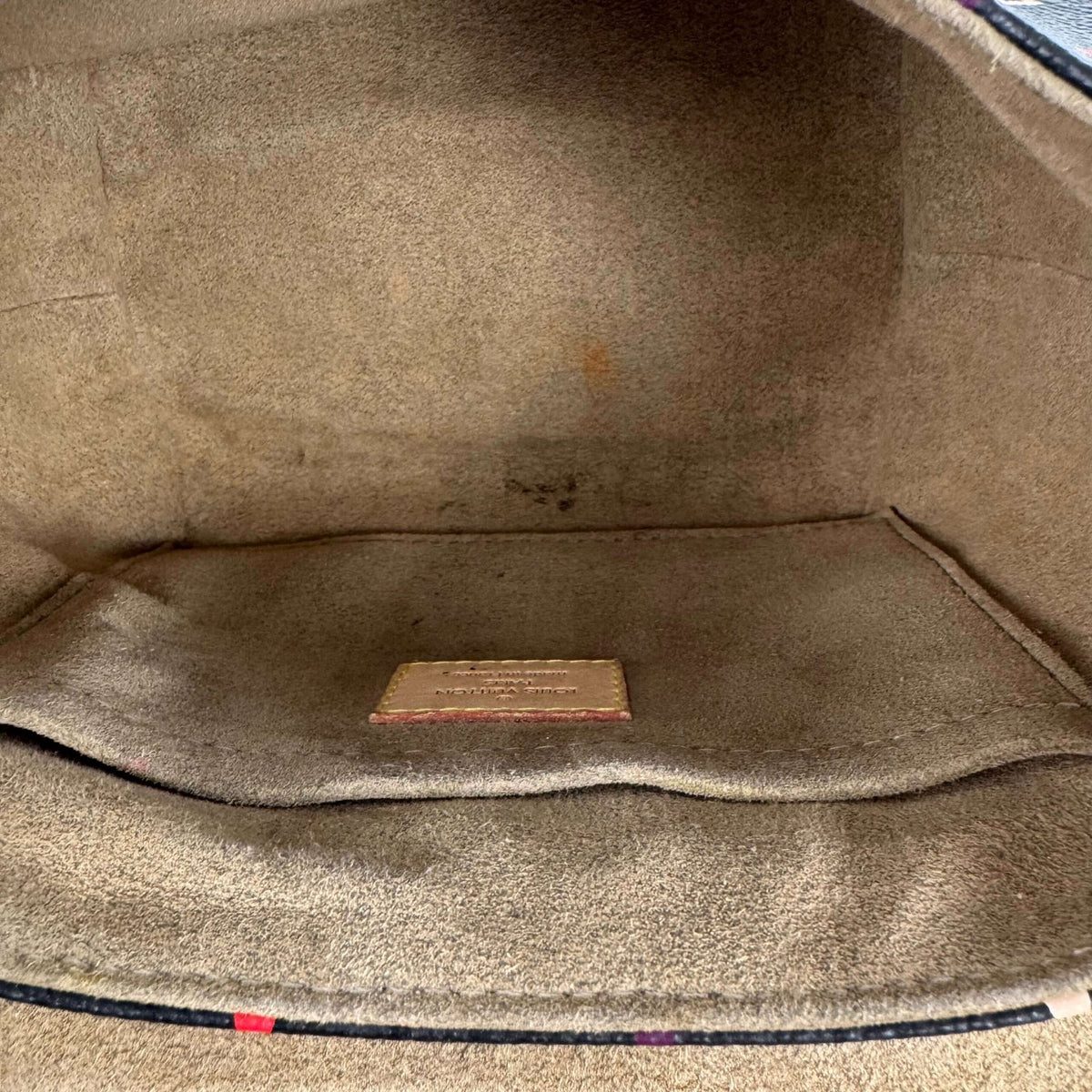 Interior authentic Louis Vuitton bag Entrupy