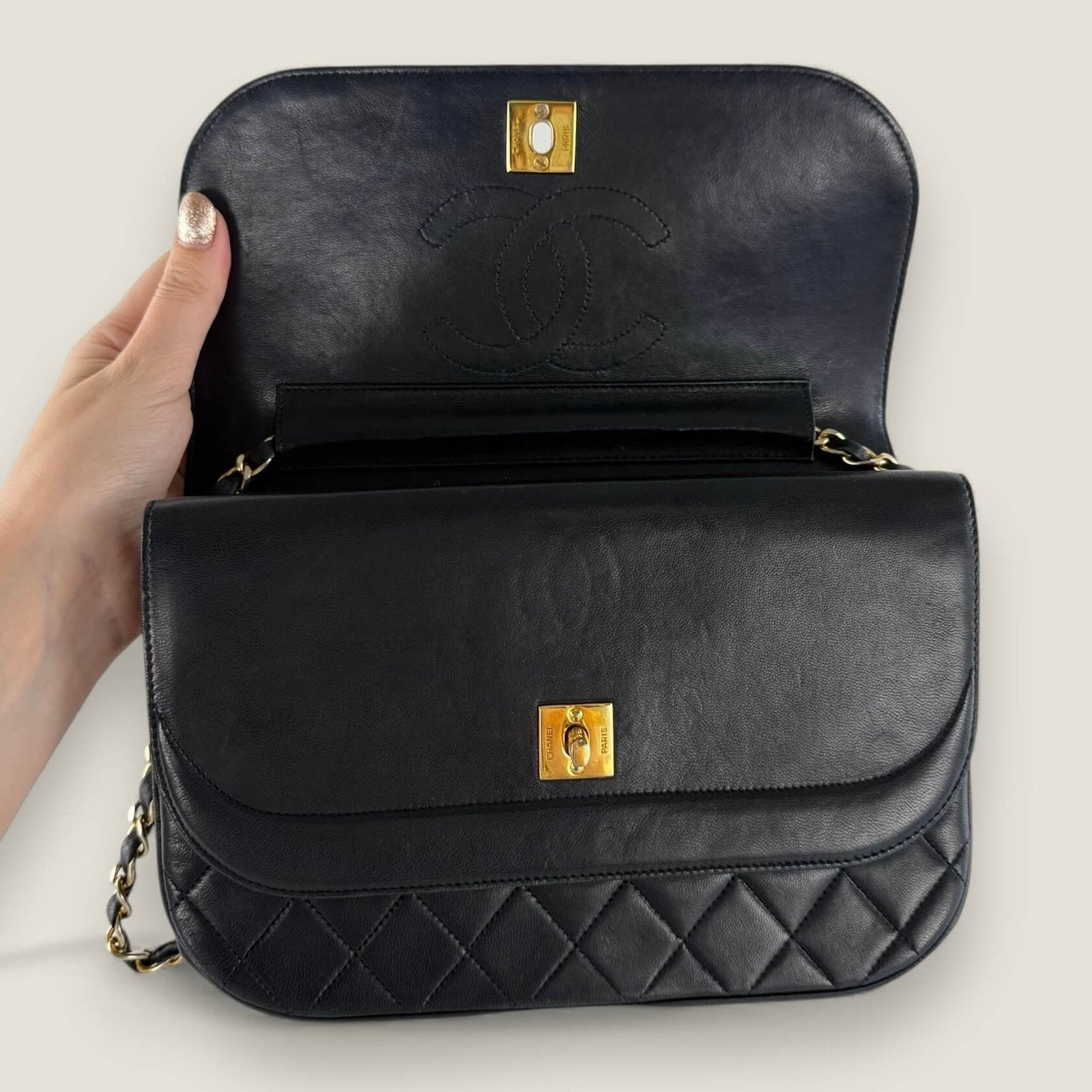 Chanel Double Flap Half Moon interieur detail