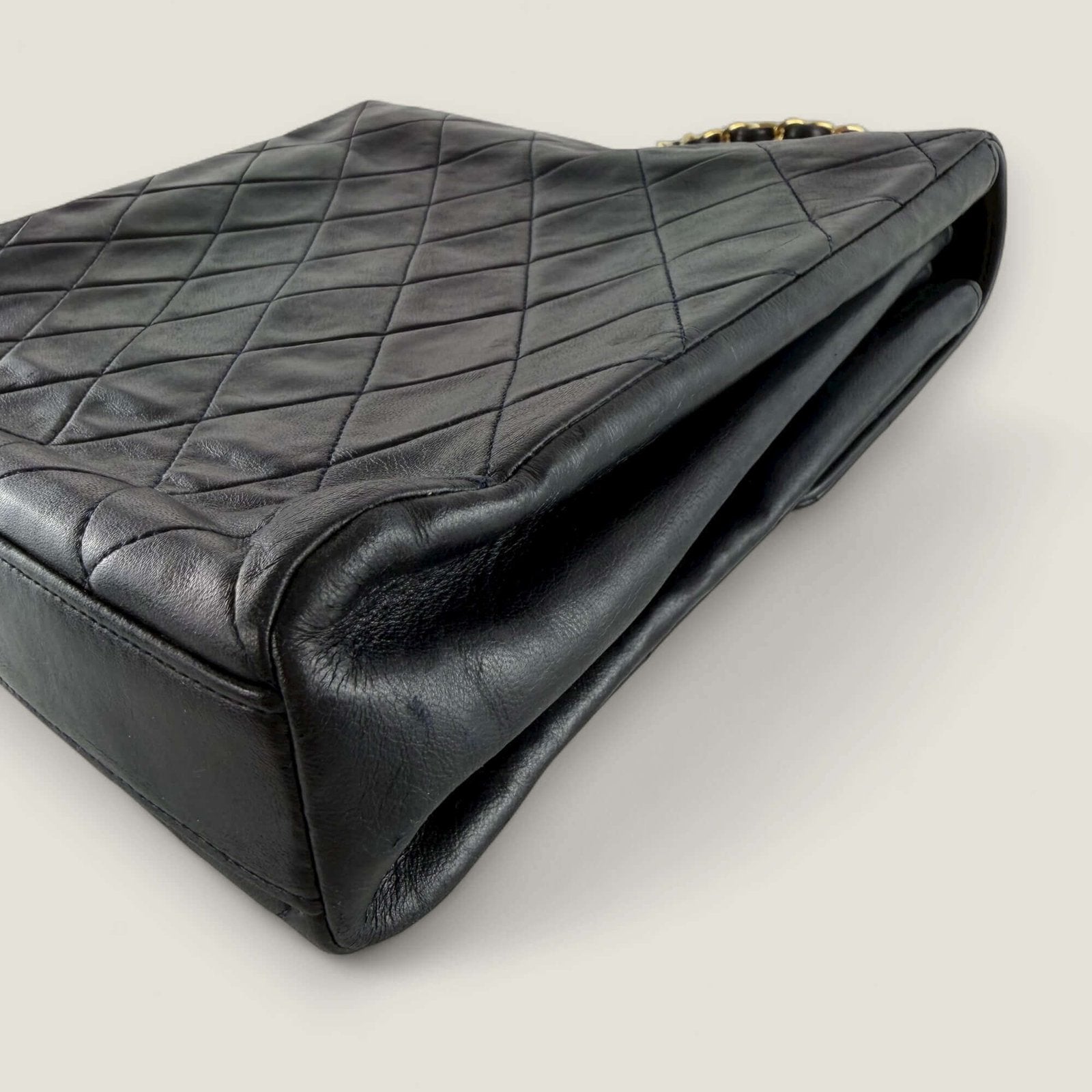 Chanel Quilted bag pre-owned detail photo hardware