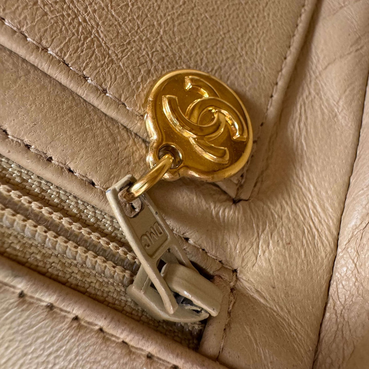 Chanel hardware zipper vintage shoulder bag