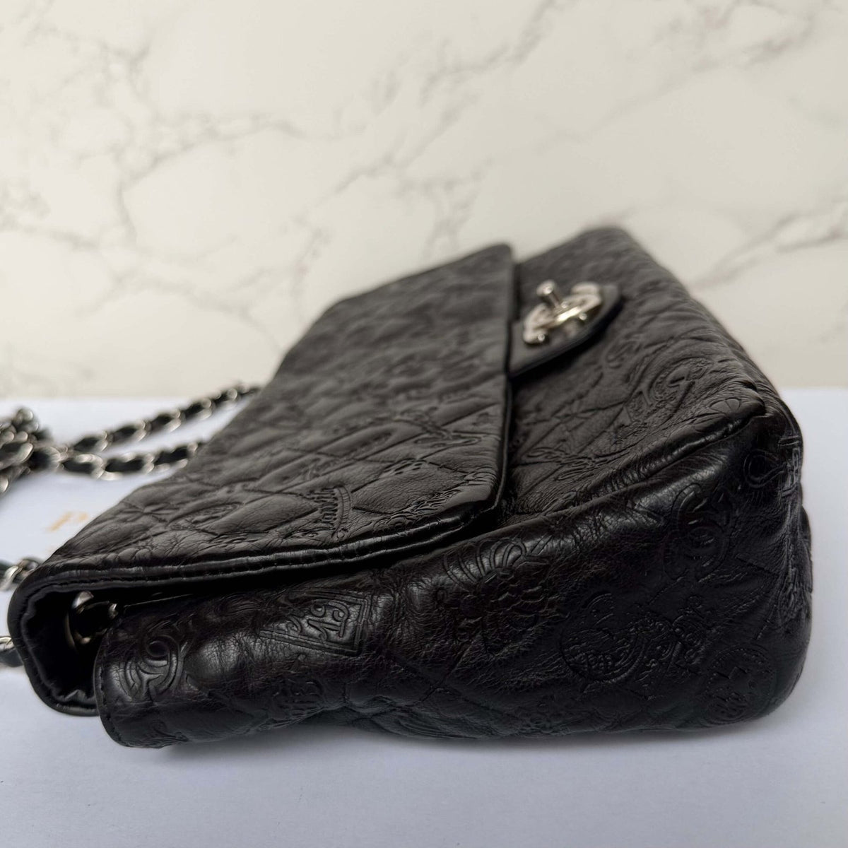 Chanel jumbo embossed calfskin lucky symbols detail leer