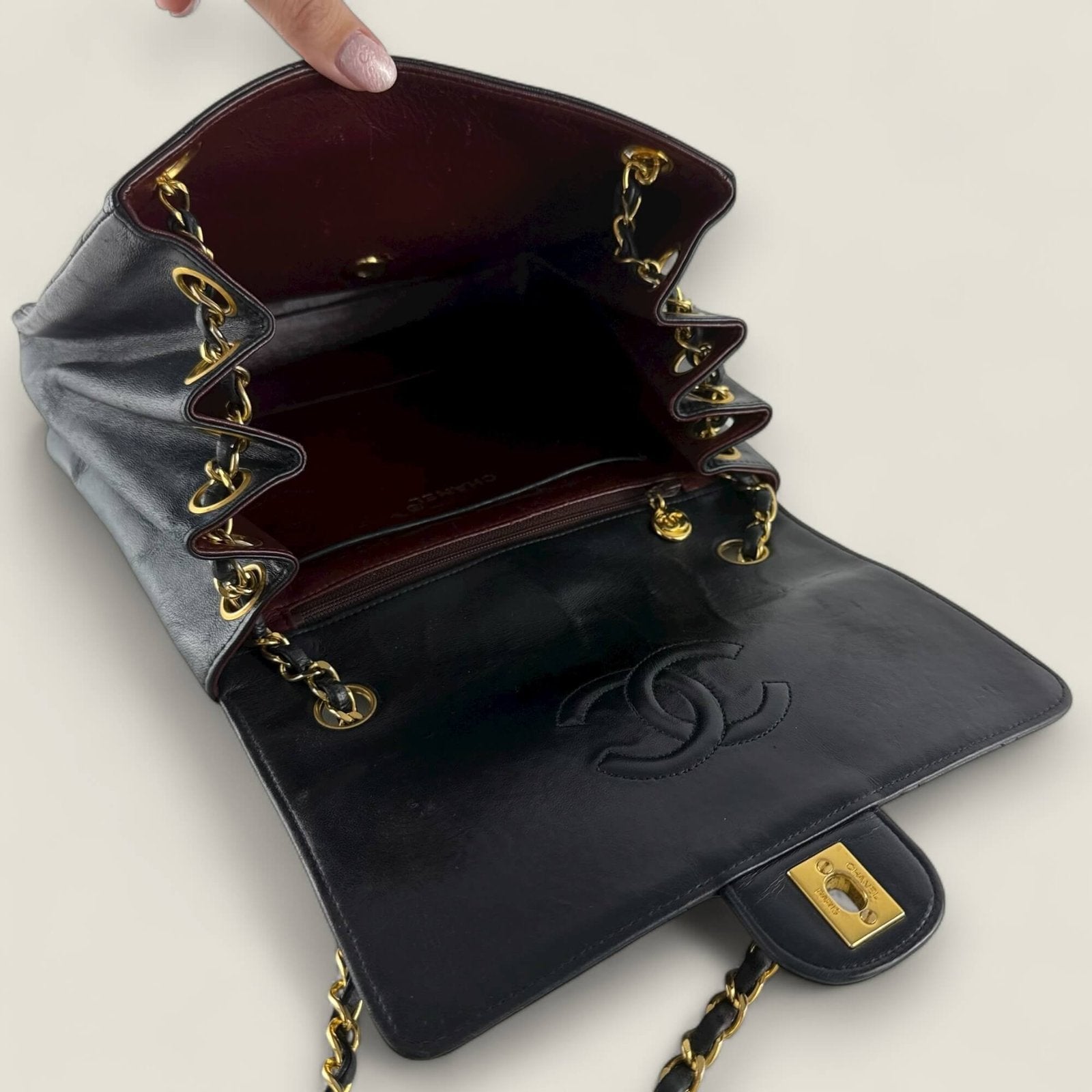 Chanel lambskin crossbody vintage pre-owned bag