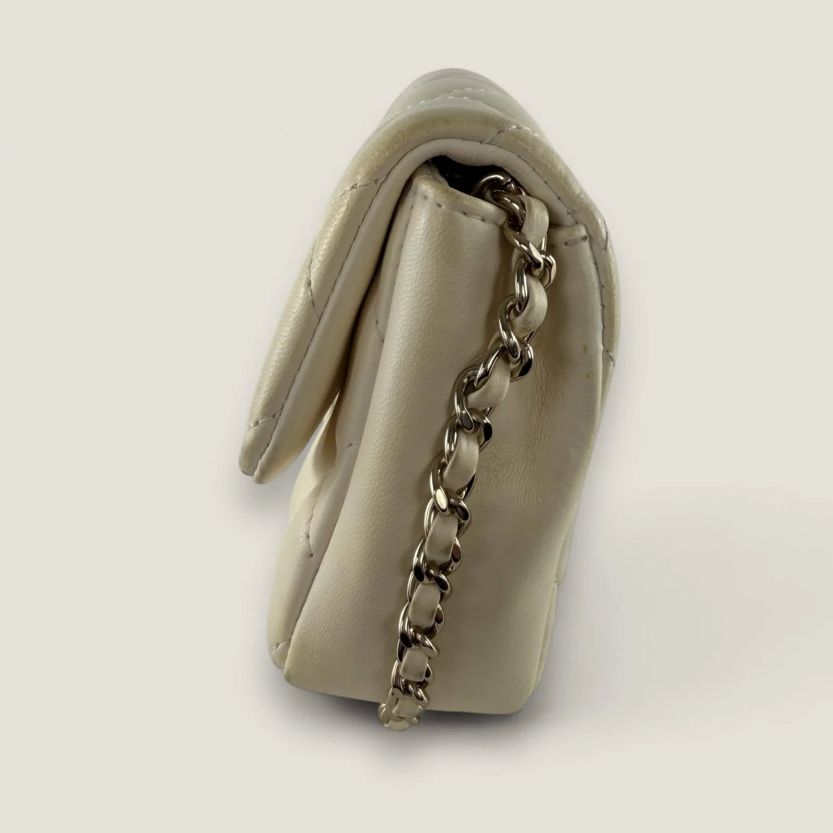 Chanel My Precious Pearls chain flap bag side view, chain