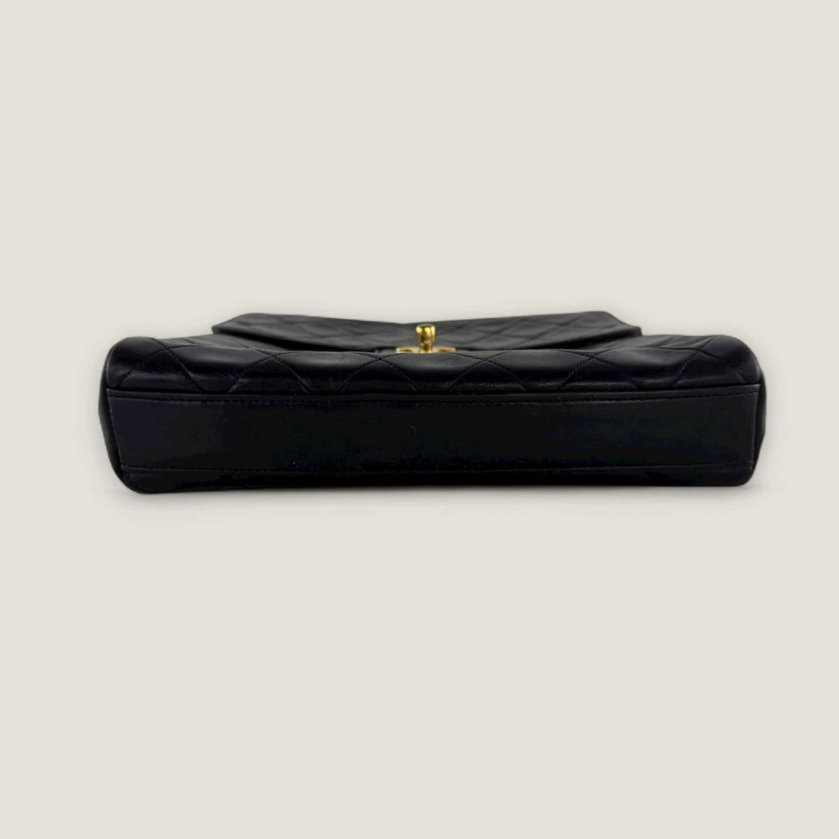 Chanel pre-owned Matelassé flap bag elegant design