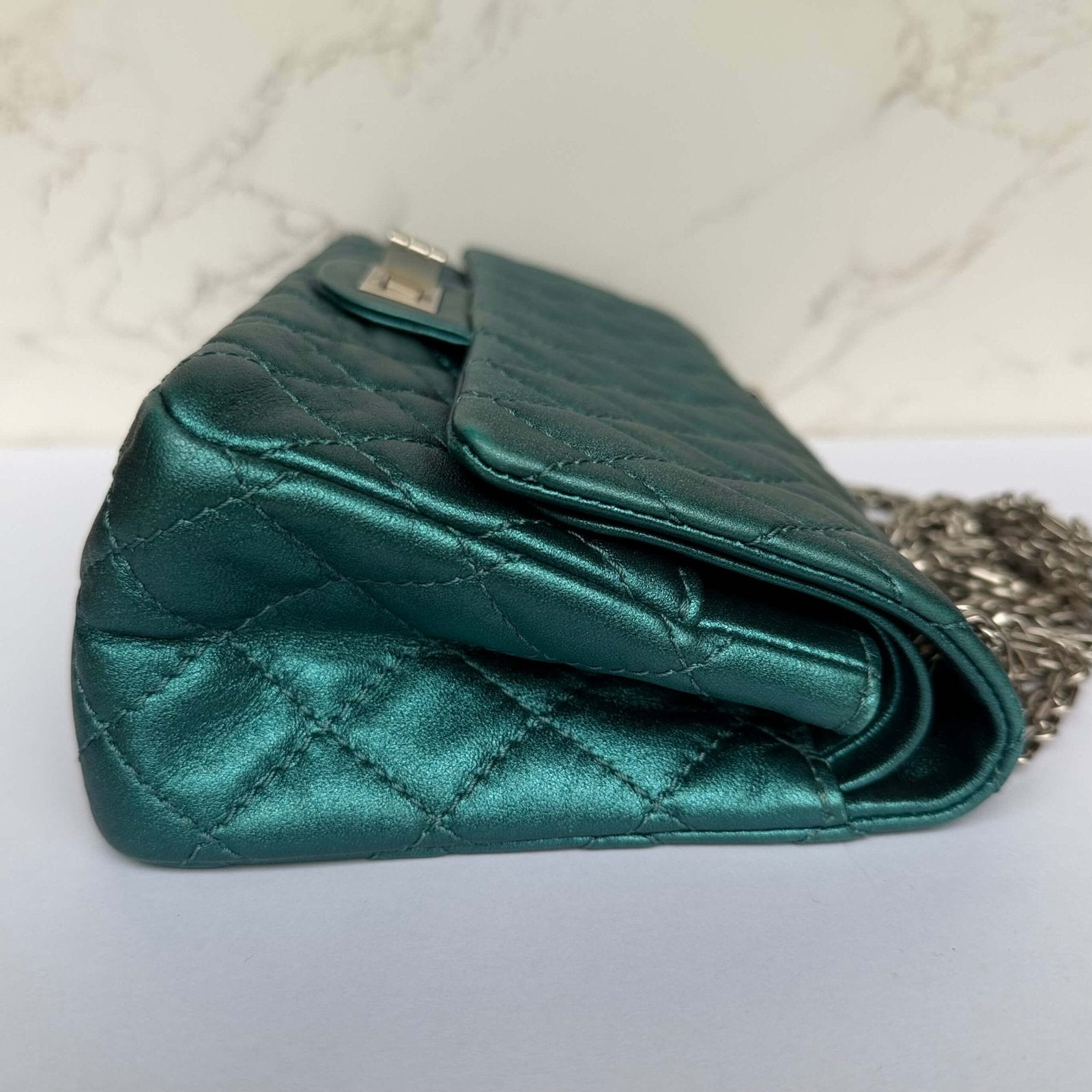 Chanel pre owned metallic 225