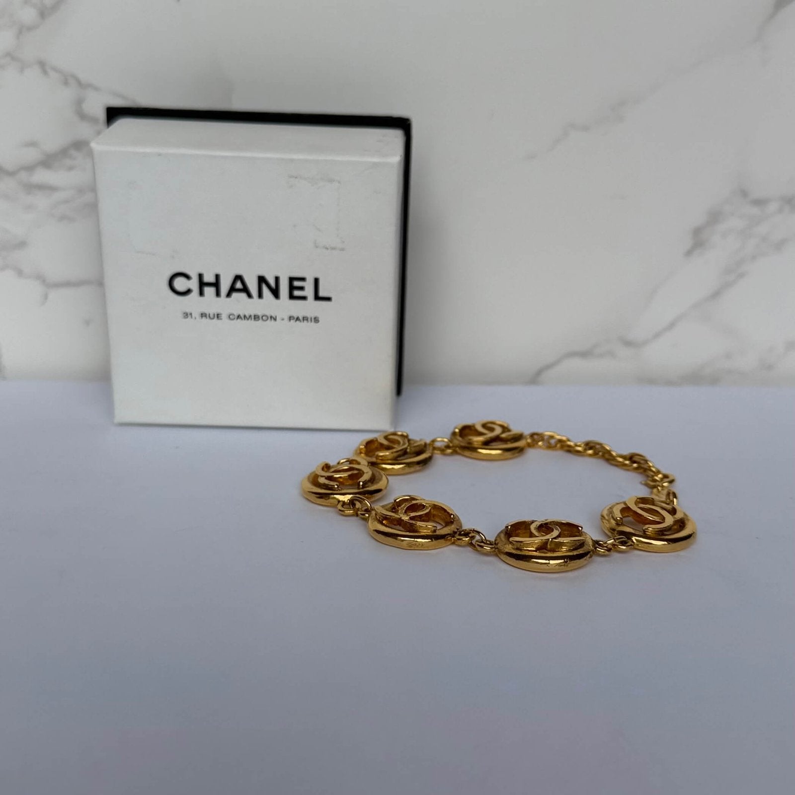 Chanel vintage CC logo bracelet 24k gold plated - pre-owned