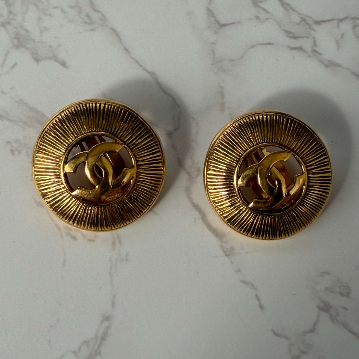 Chanel vintage CC logo earrings - pre-owned
