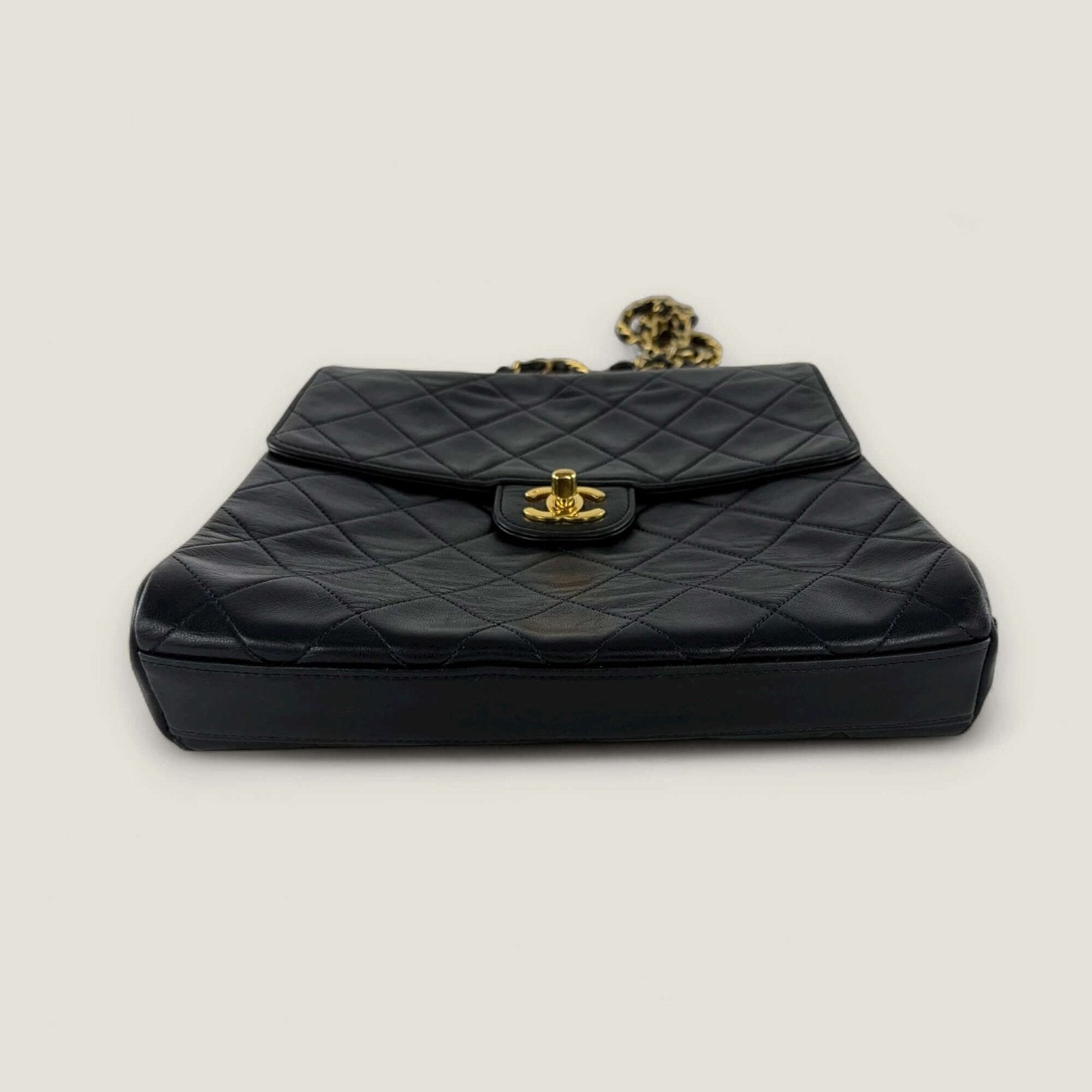 Chanel vintage bag dark blue with gold chain