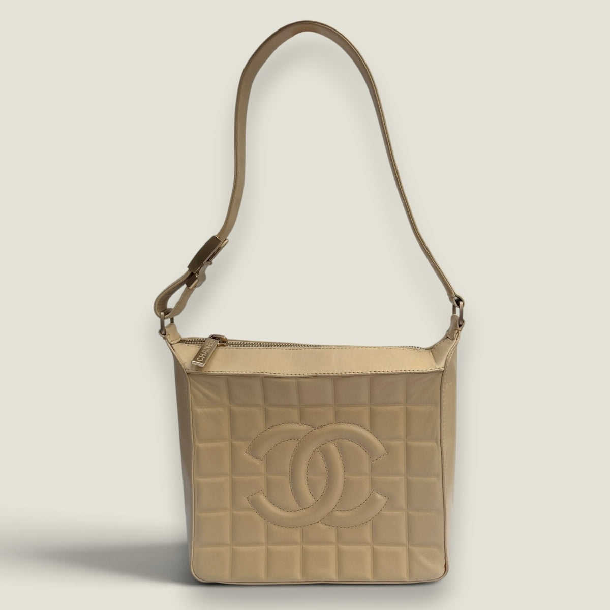 Chanel chocolate bar beige lamsleren schoudertas