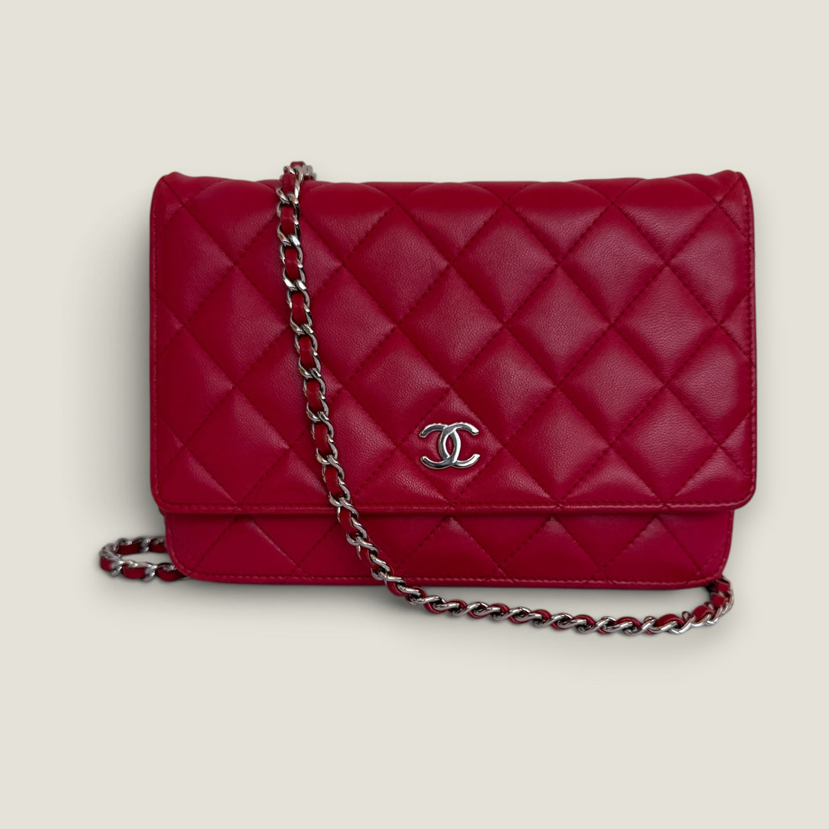 Chanel wallet on chain rood lamsleer