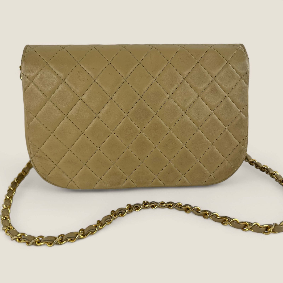 Worn Chanel shoulder bag 80's lambskin with a double flap and chain