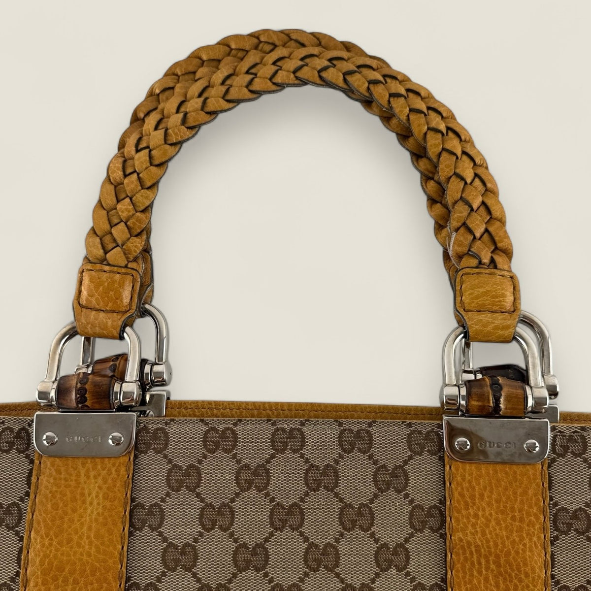 Gucci handbag leather detail handle