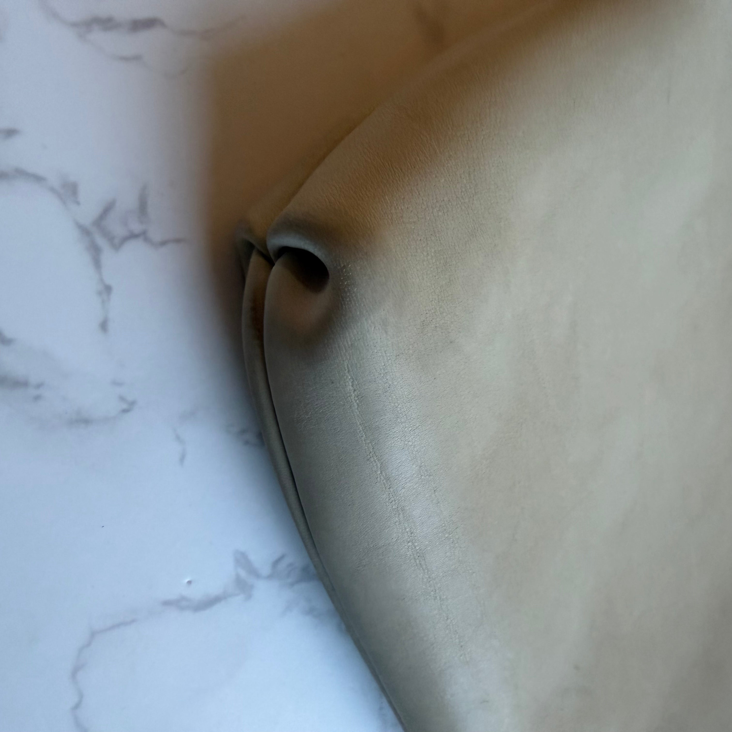 Gucci beige leather handmade tote corner detail underside