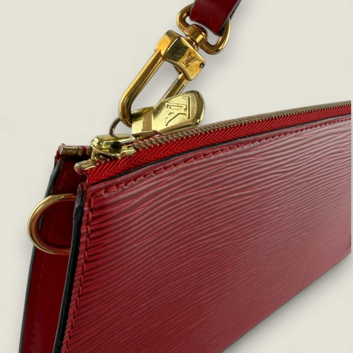 Hardware detail Louis Vuitton clutch Epi leather