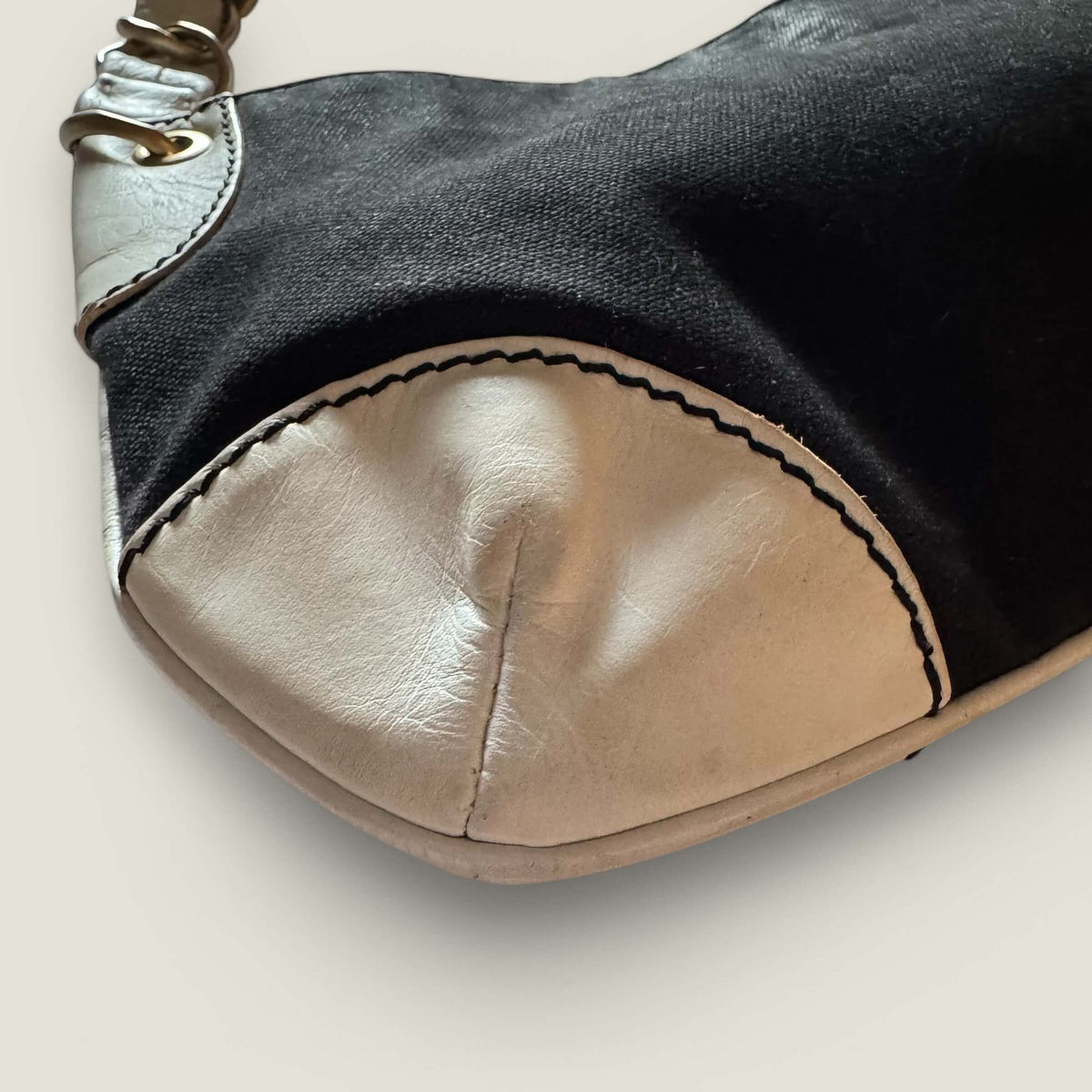 Corners Chanel shoulder bag signs of wear