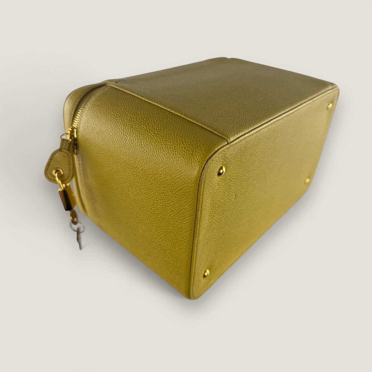 corners Chanel vintage bag