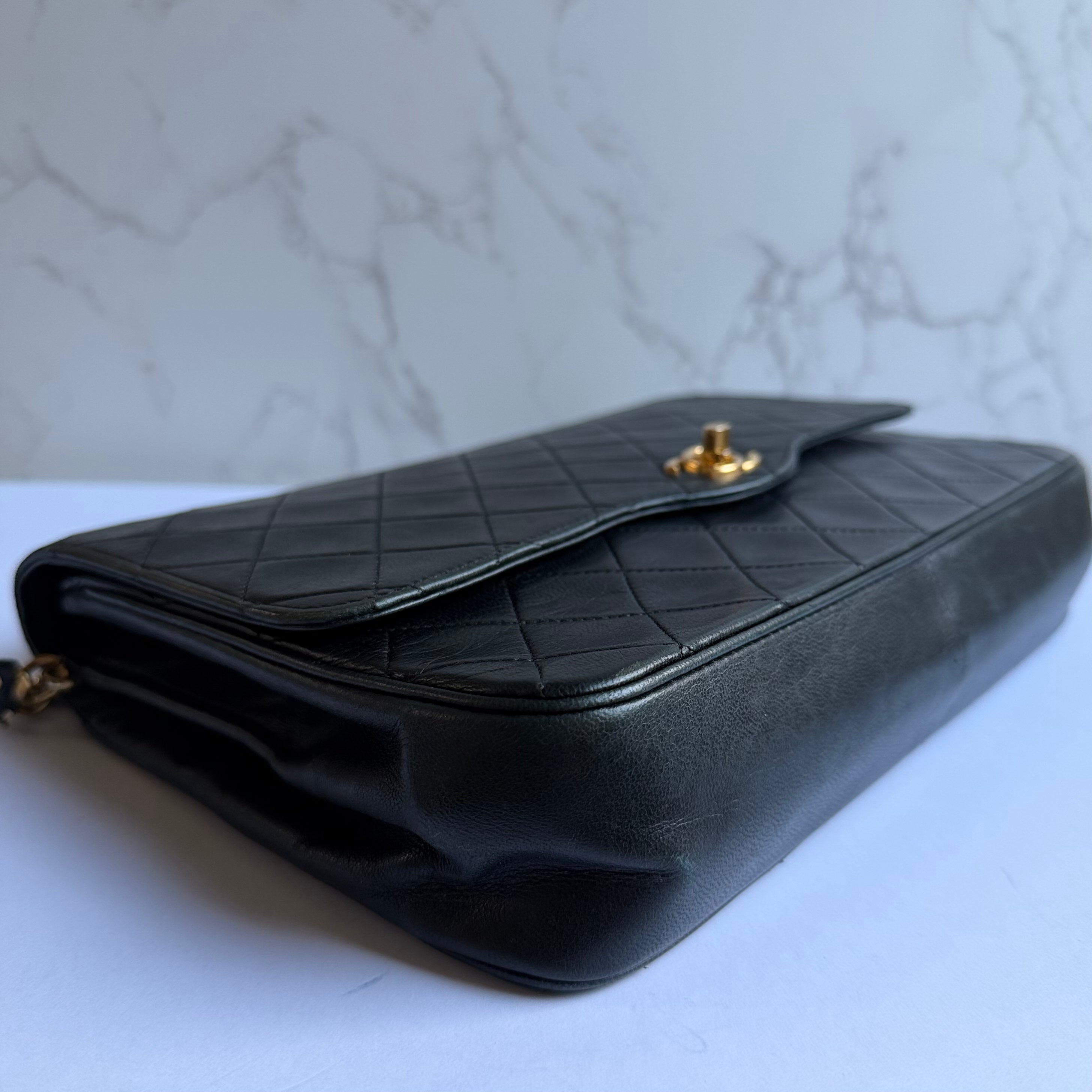 corners with signs of wear Chanel vintage lambskin bag