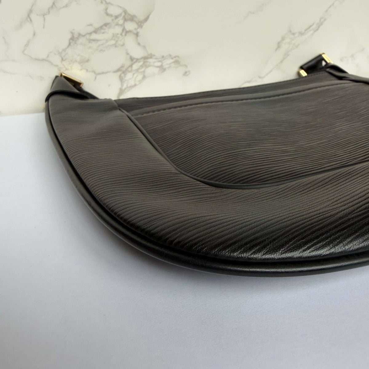 Corners pre-owned Louis Vuitton Matsy shoulder bag black