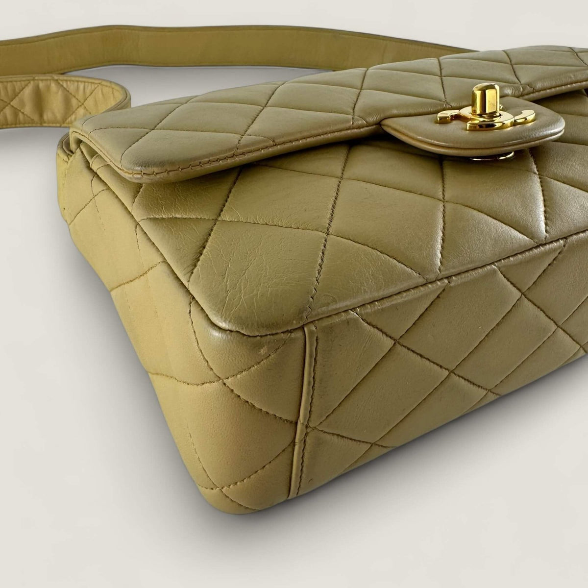 Corners pre-owned designer bag Chanel