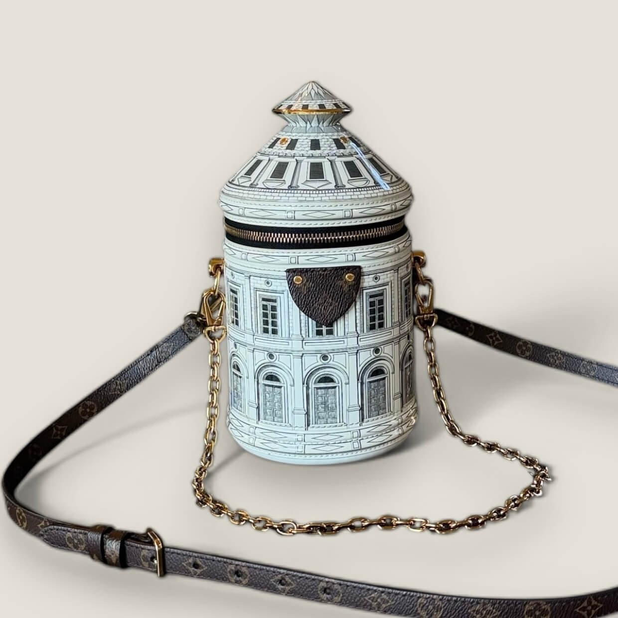 Louis Vuitton Fornasetti Cannes vase architettura