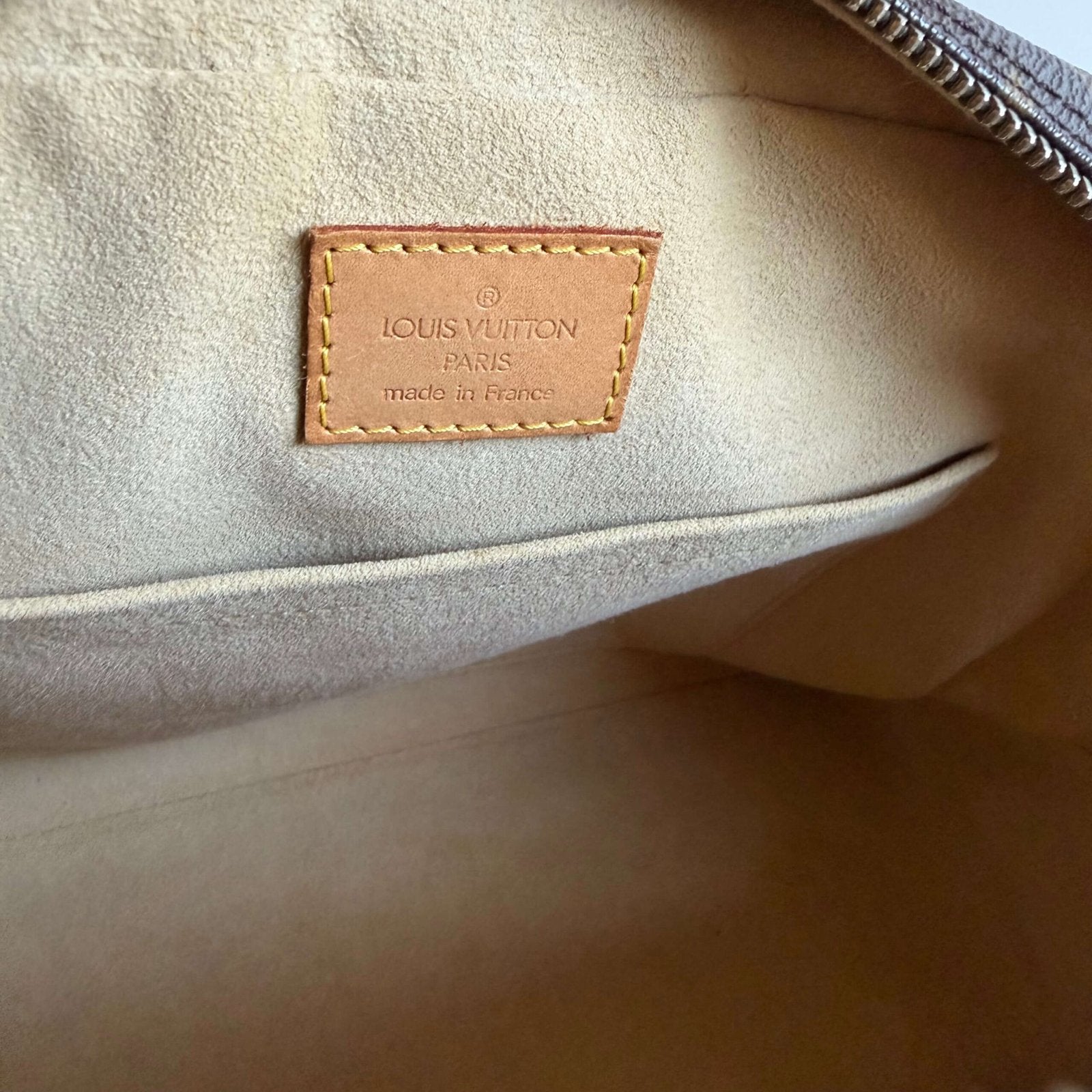 Louis Vuitton Manhattan PM interior bag