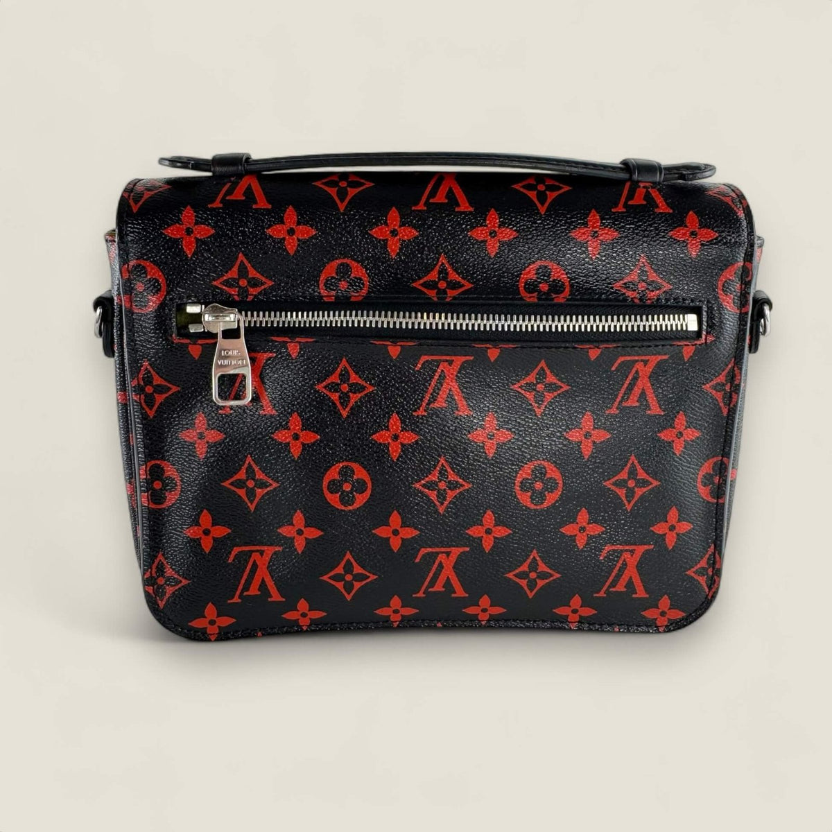 Louis Vuitton Pochette Métis Infrarouge achterkant met ritsvak