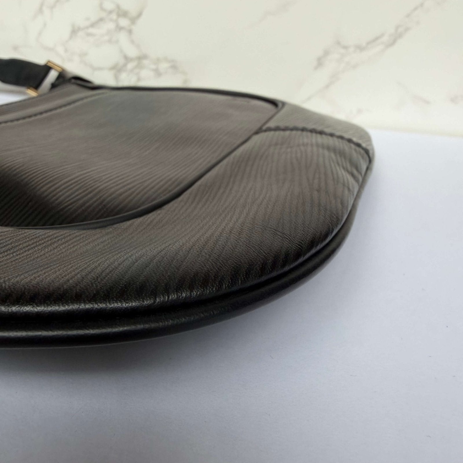 Louis Vuitton Used edges epi leather