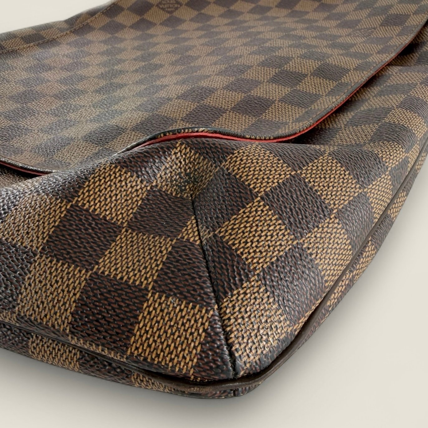 Louis Vuitton musette salsa damier ebene corner detail