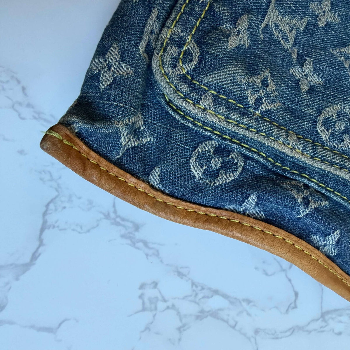 Louis Vuitton sac plat vachetta leather detail