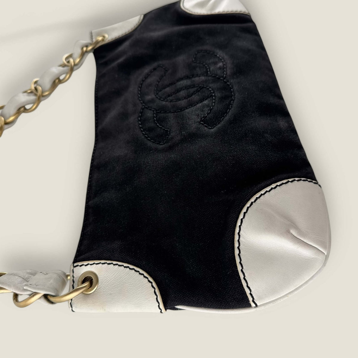 Original Chanel bag CC logo