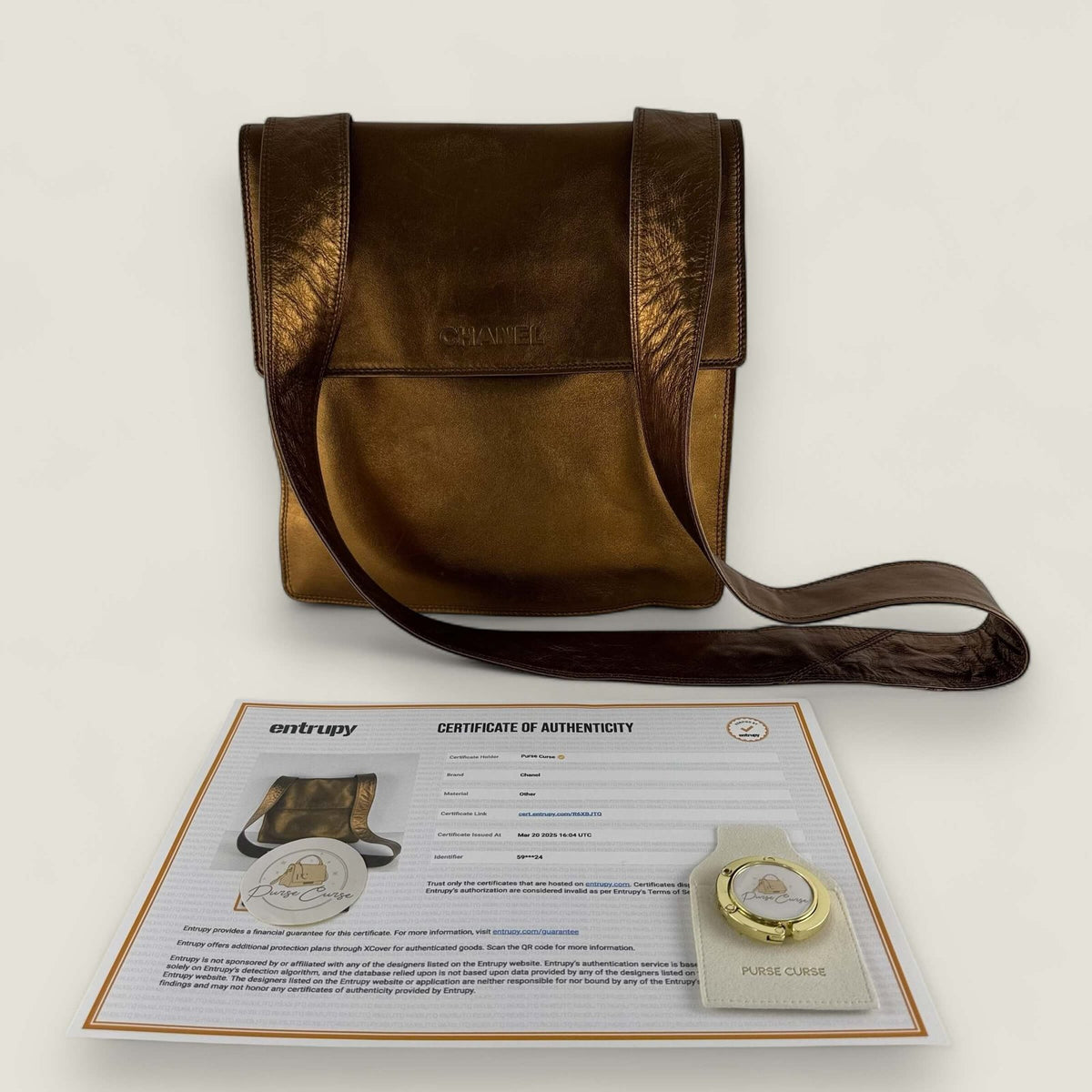 Pre-owned Chanel metallic gouden schoudertas Entrupy certificaat