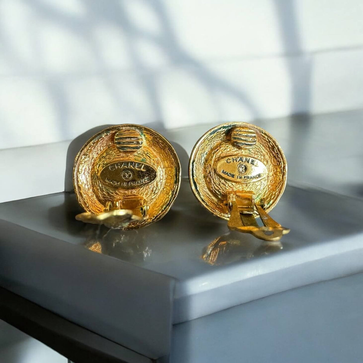 Pre-owned Chanel vintage clip on earrings 24k gold plated