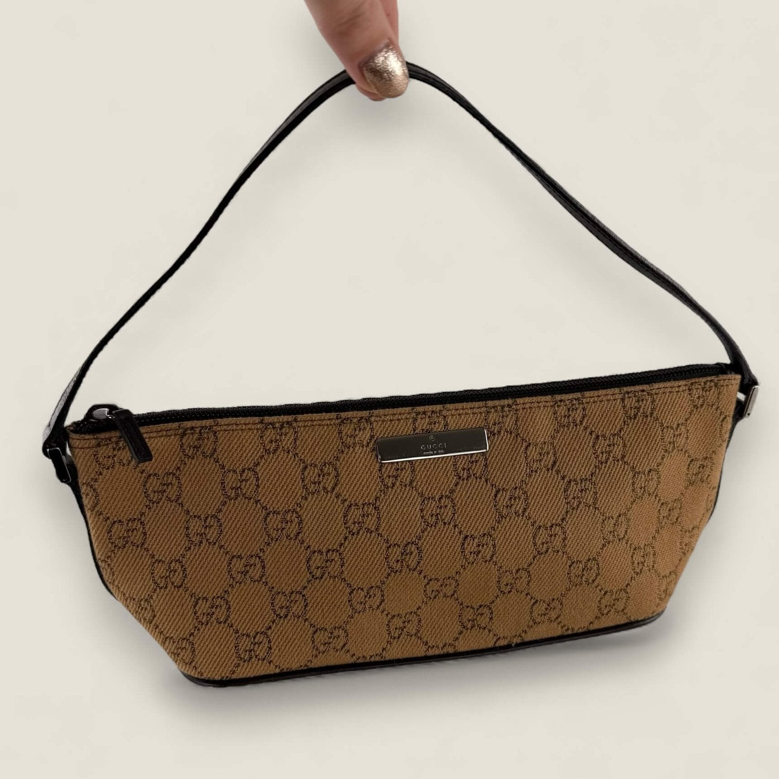 bottom Gucci GG supreme bag