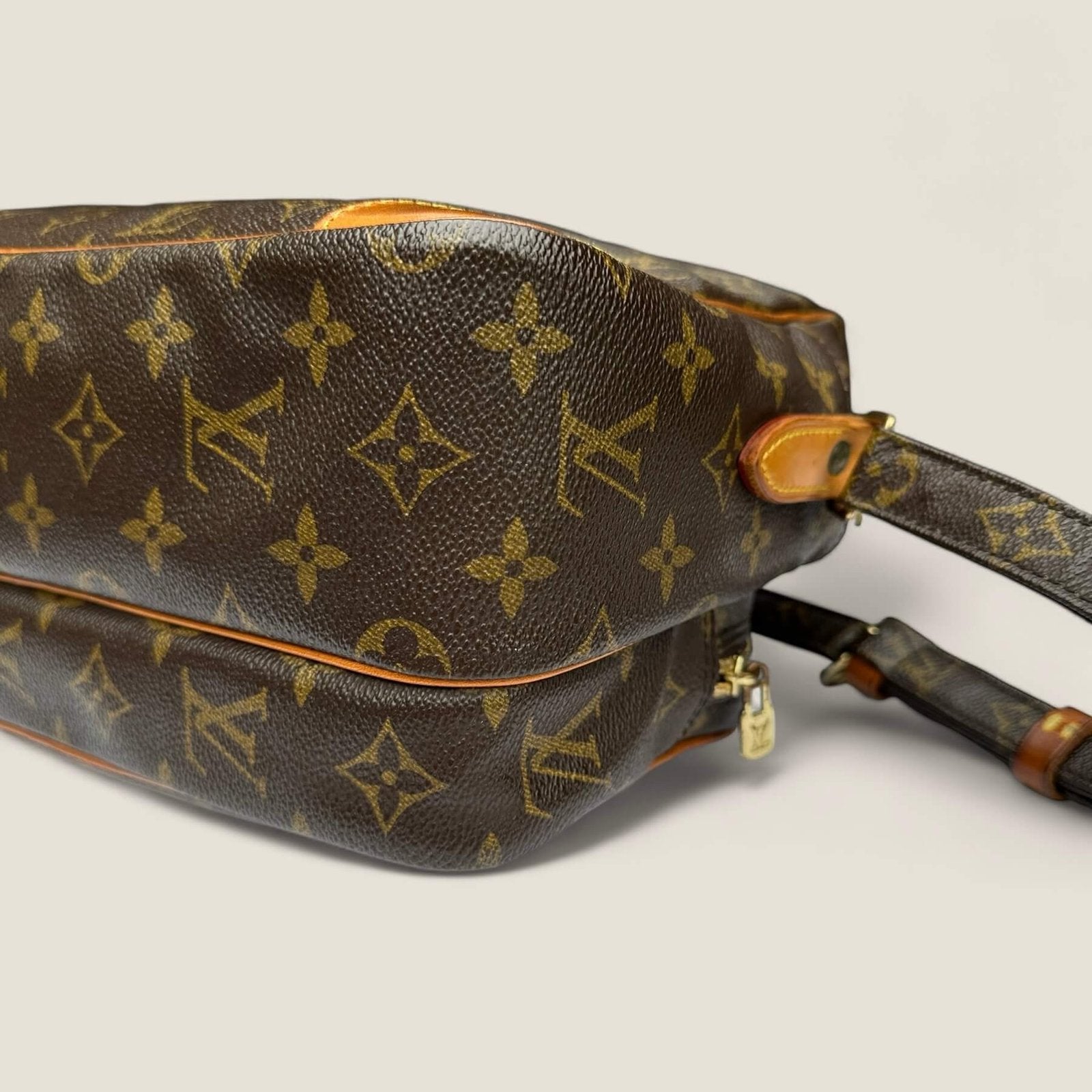 Pre-owned Louis Vuitton Nile shoulder bag monogram LV print
