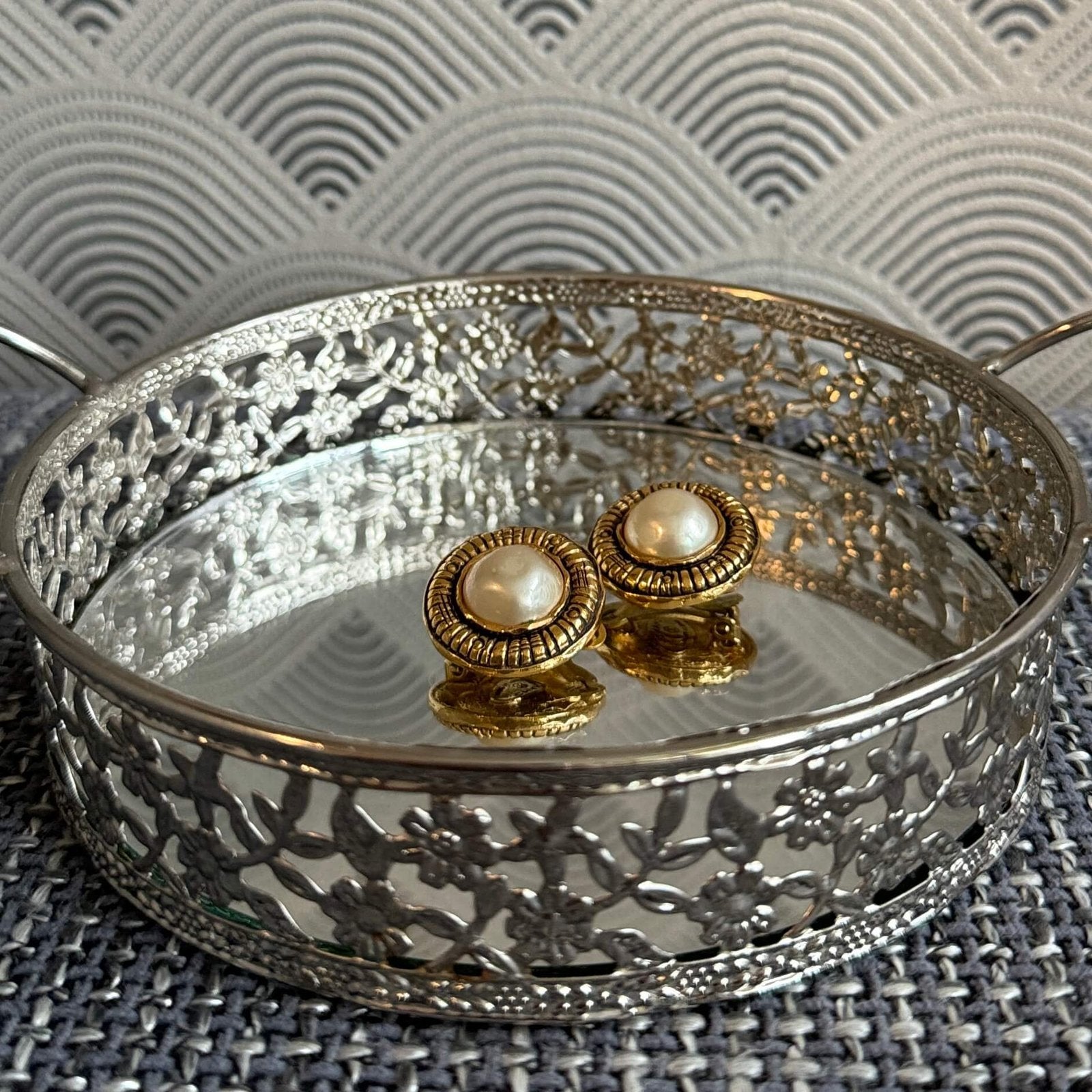 Pre-owned vintage Chanel earrings pearl with gold