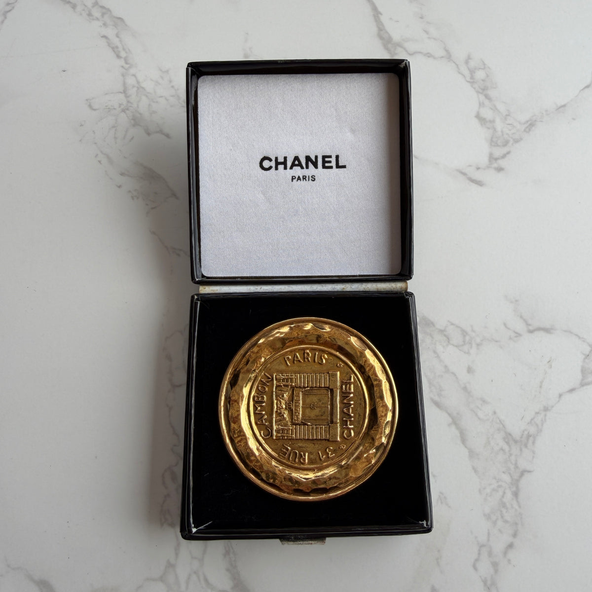 Pre-owned Chanel vintage Rue cambon gold plated broche