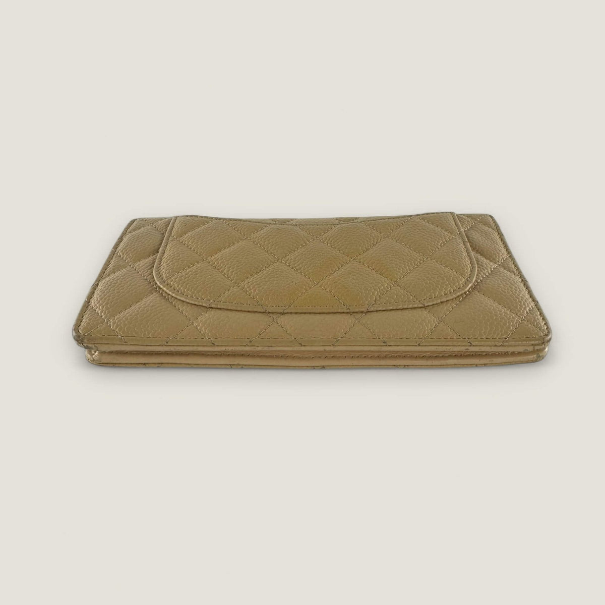 Preloved Chanel wallet beige cavair