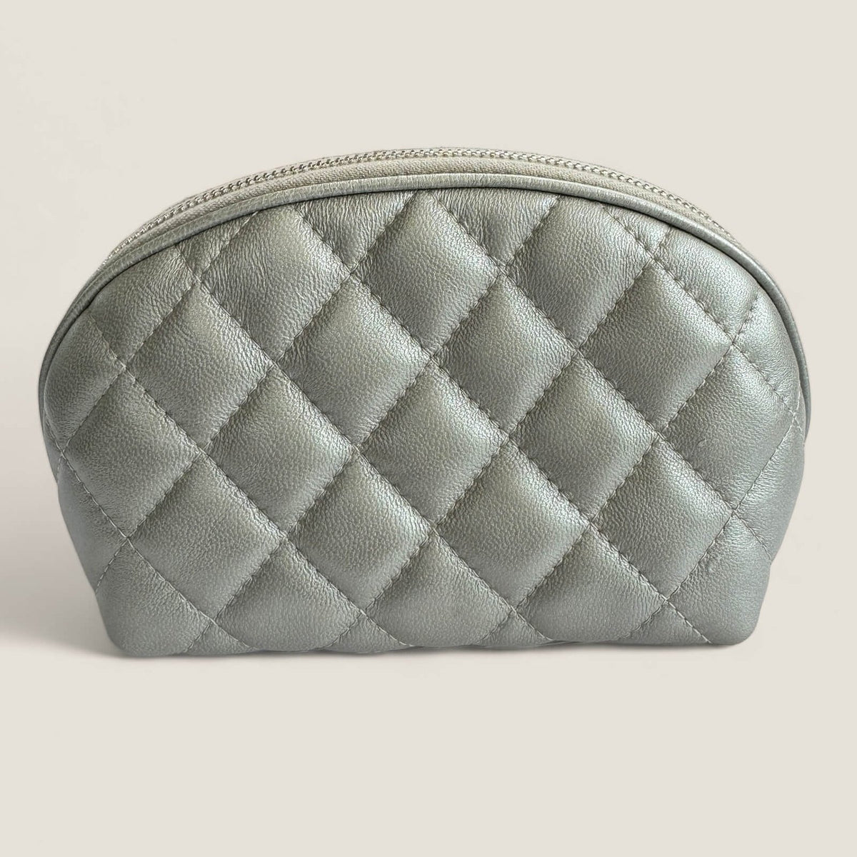 Pre-owned Chanel make-up bag