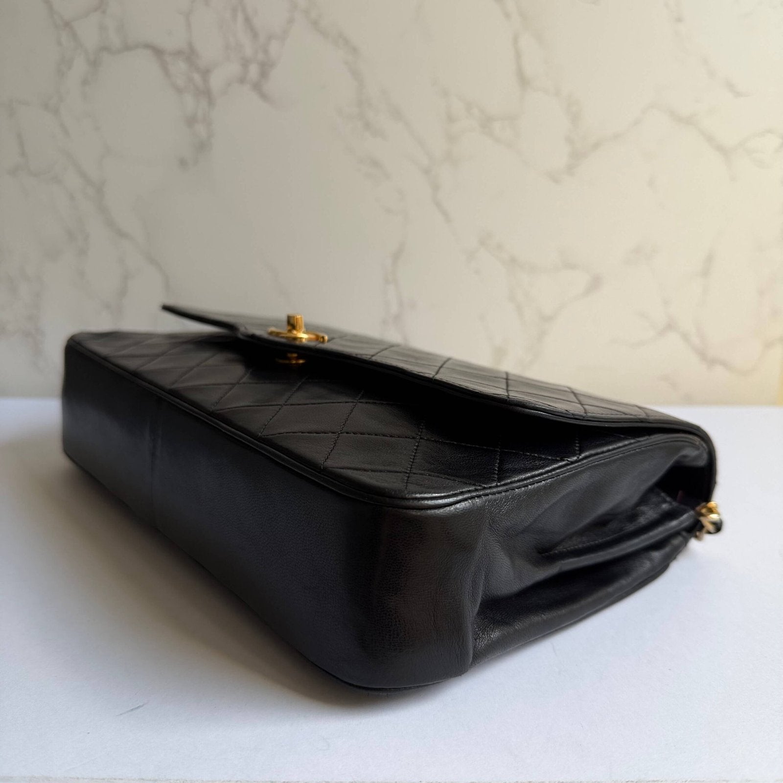 Secondhand Chanel shoulder bag 80s