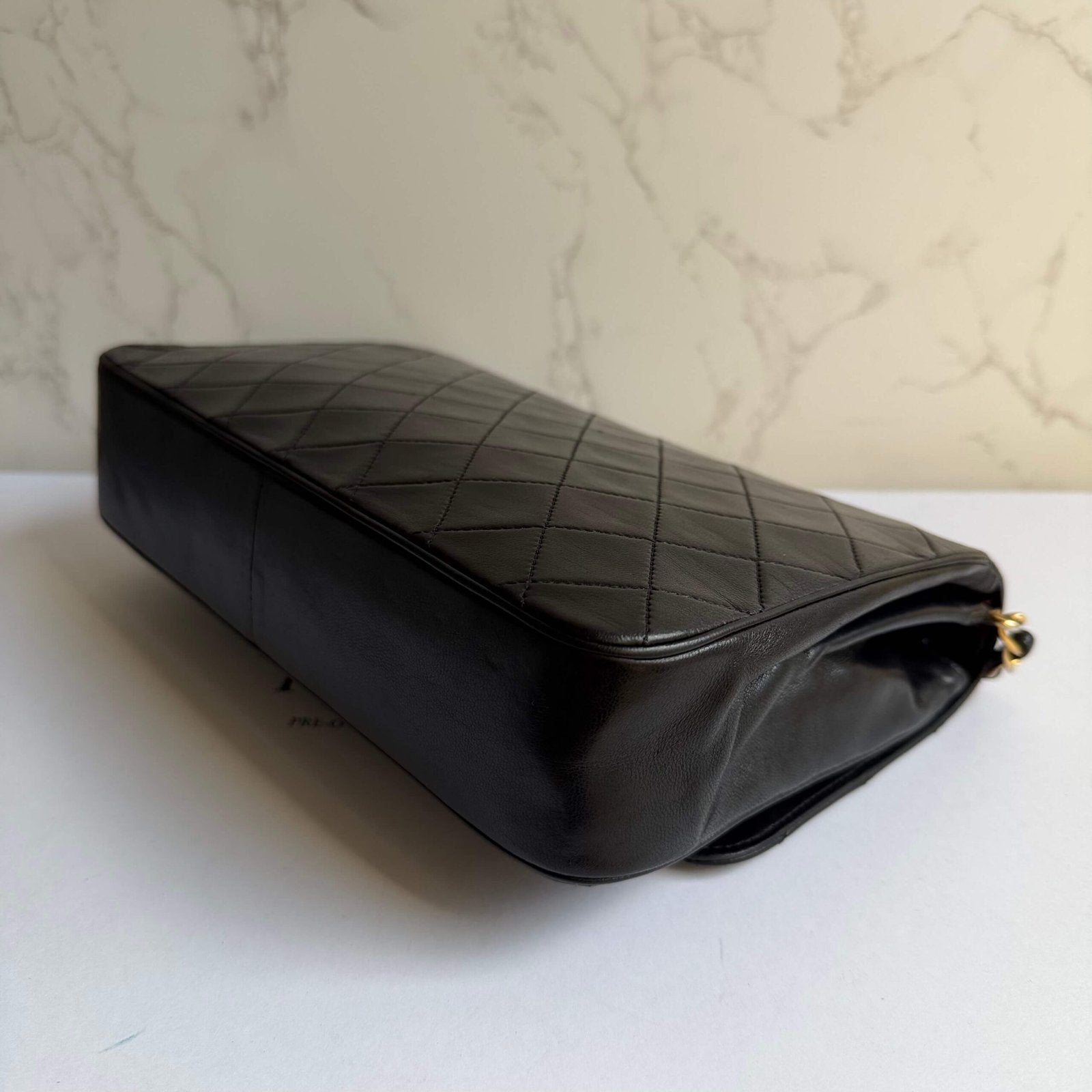 Secondhand Chanel shoulder bag vintage 80s