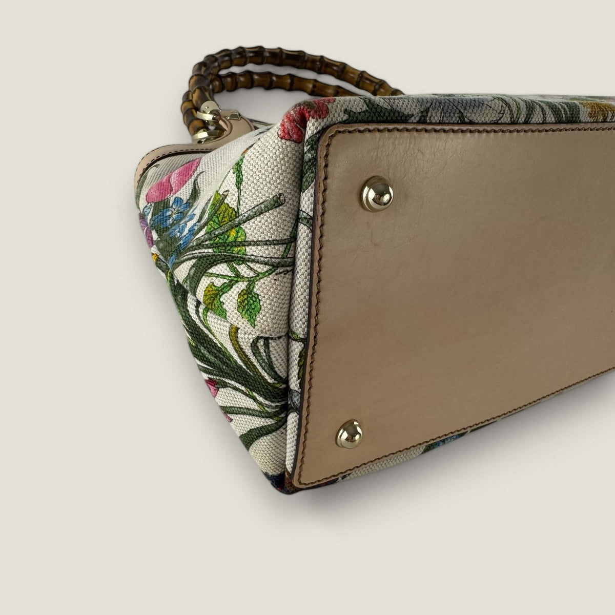 Pre-owned designer bag Gucci authentic corners