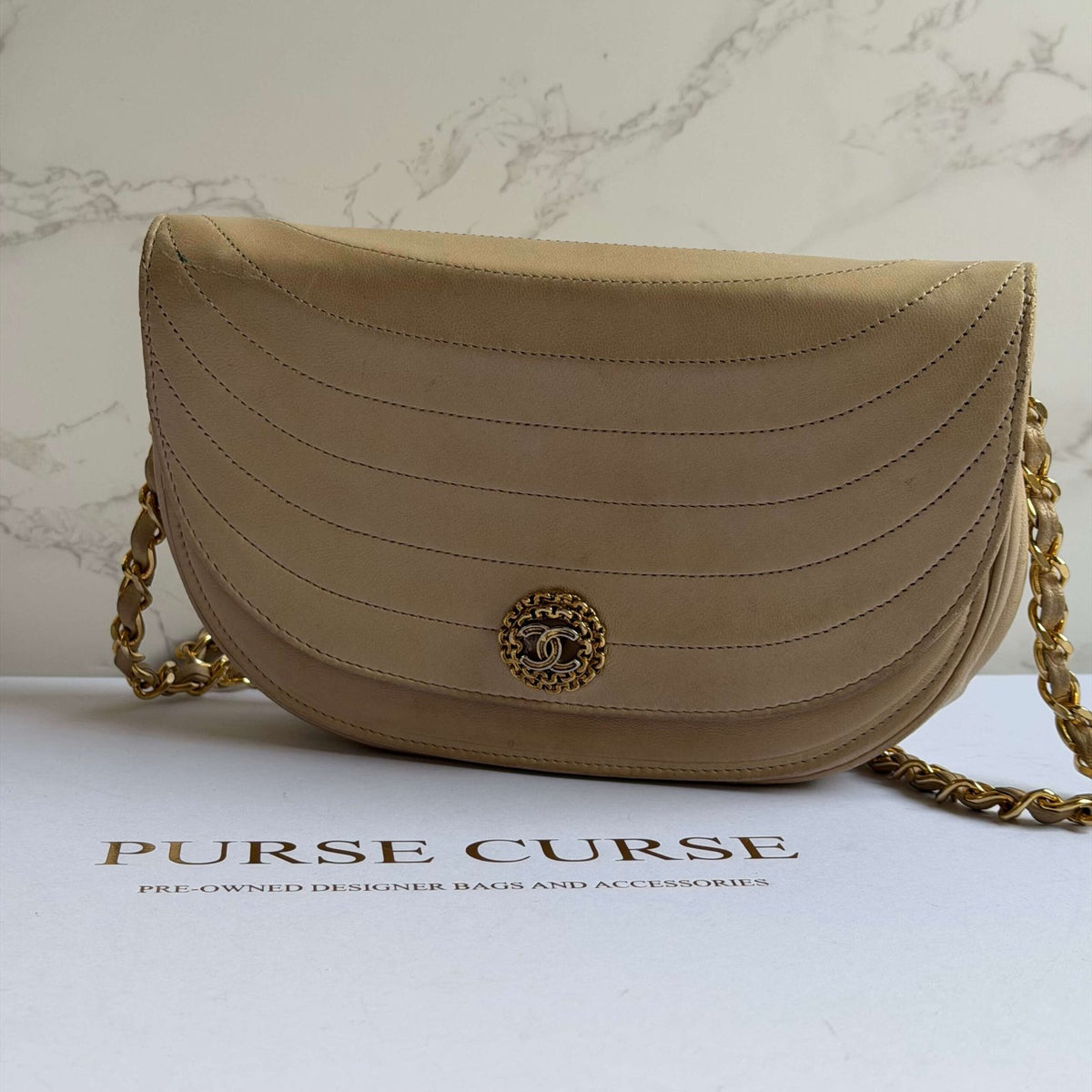 Vintage Chanel shoulder bag in beige lambskin<br>