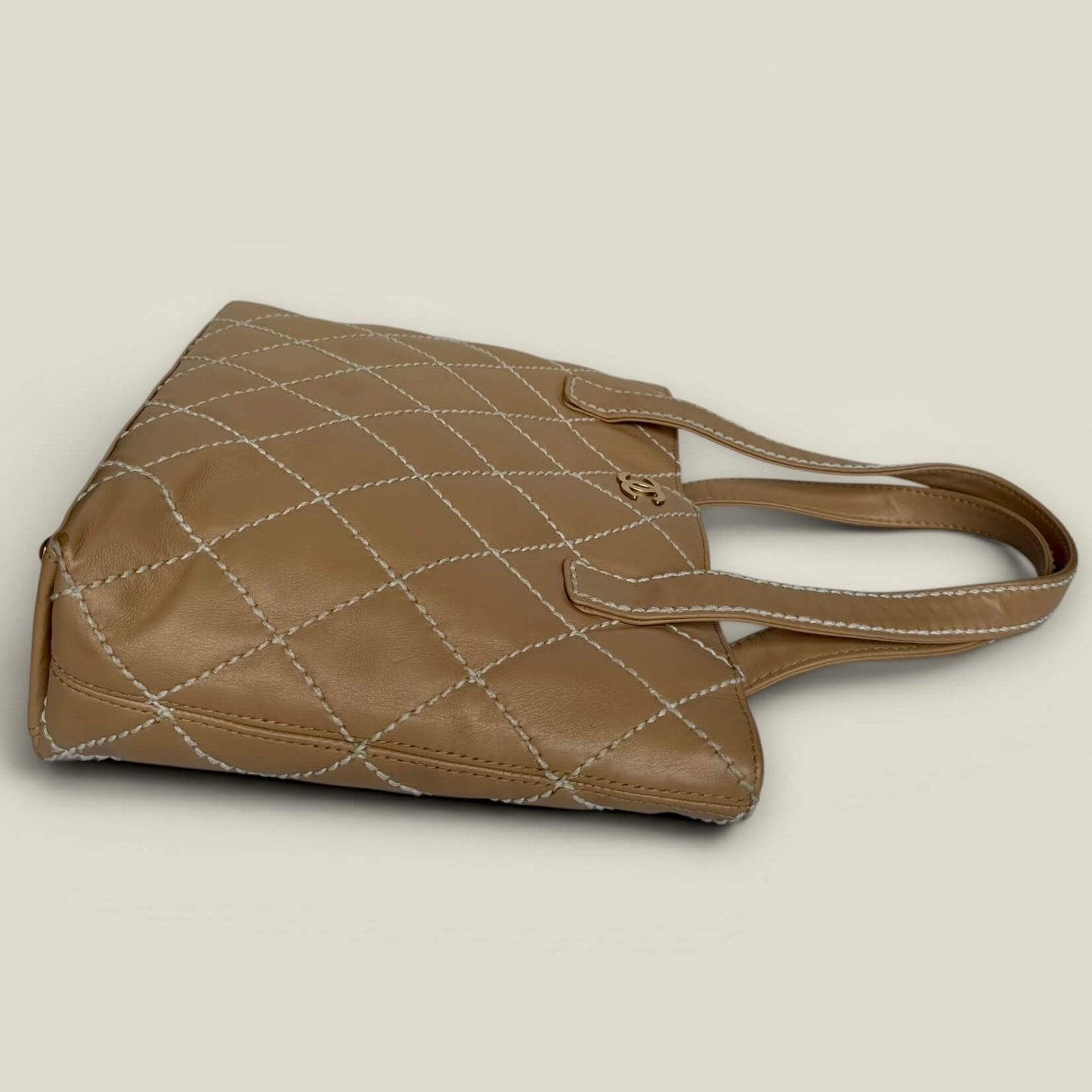 side Chanel wild stitch beige