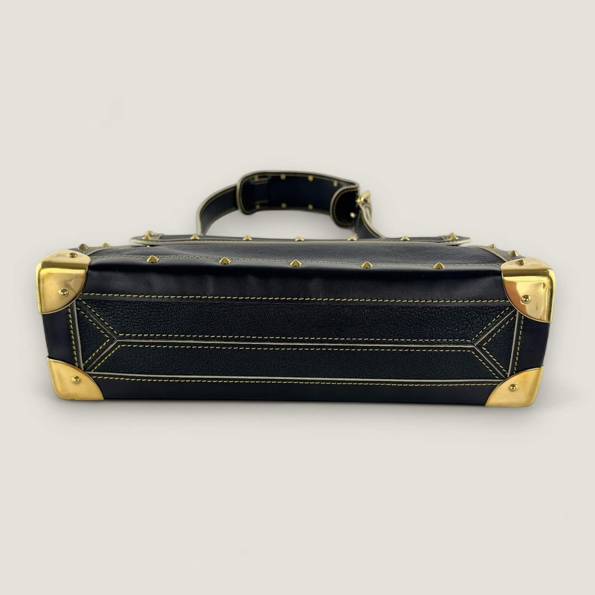 bottom Louis Vuitton bag vintage