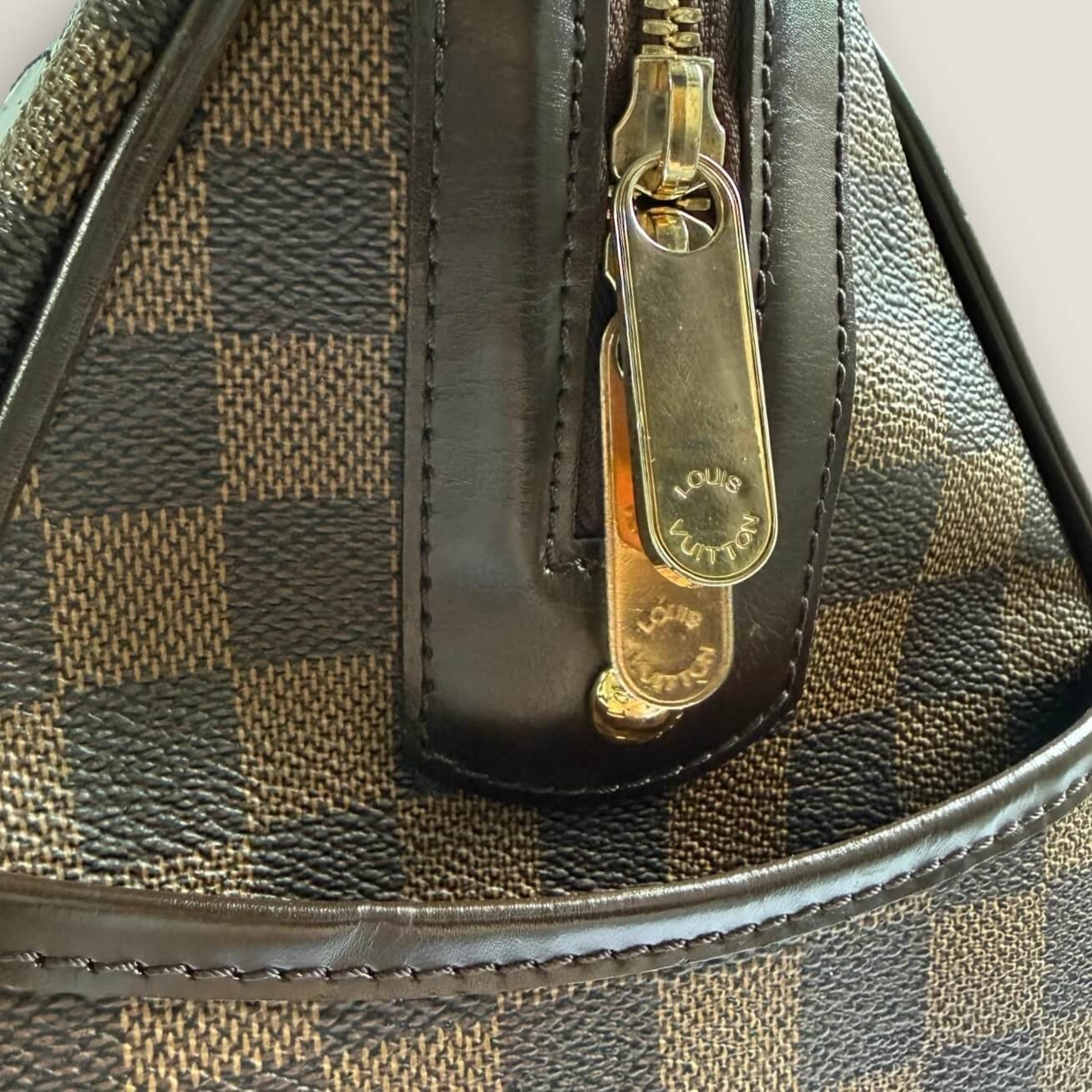 vintage Louis Vuitton Berkeley damier ebene gold-colored hardware detail