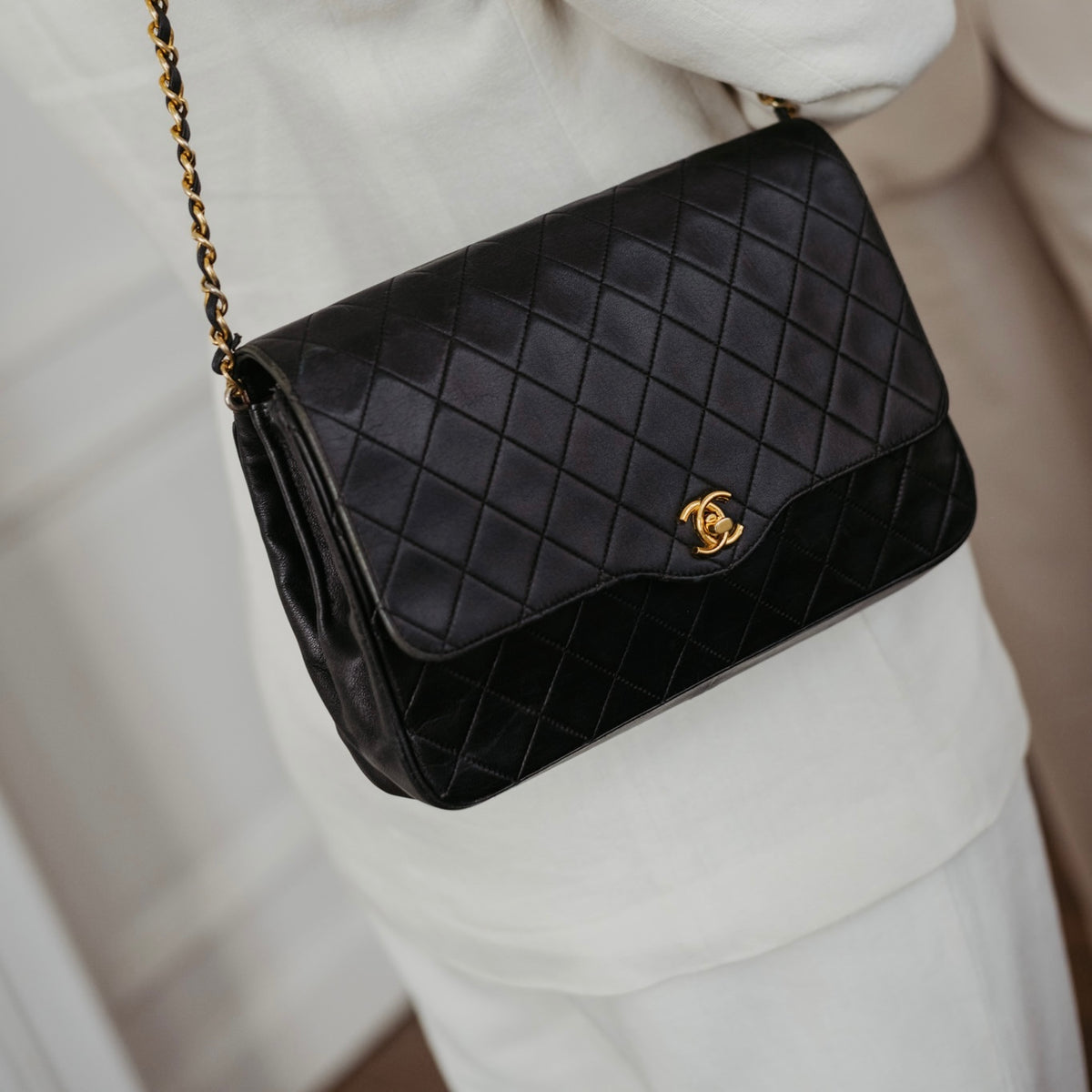 vintage Chanel bag black lambskin 24 carat gold-plated hardware