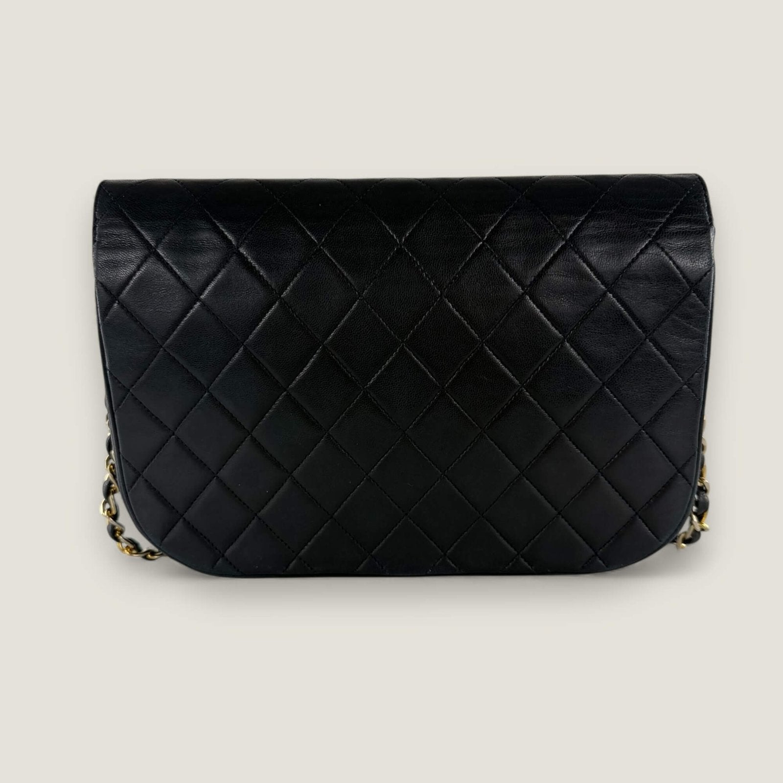 Back vintage Chanel shoulder bag