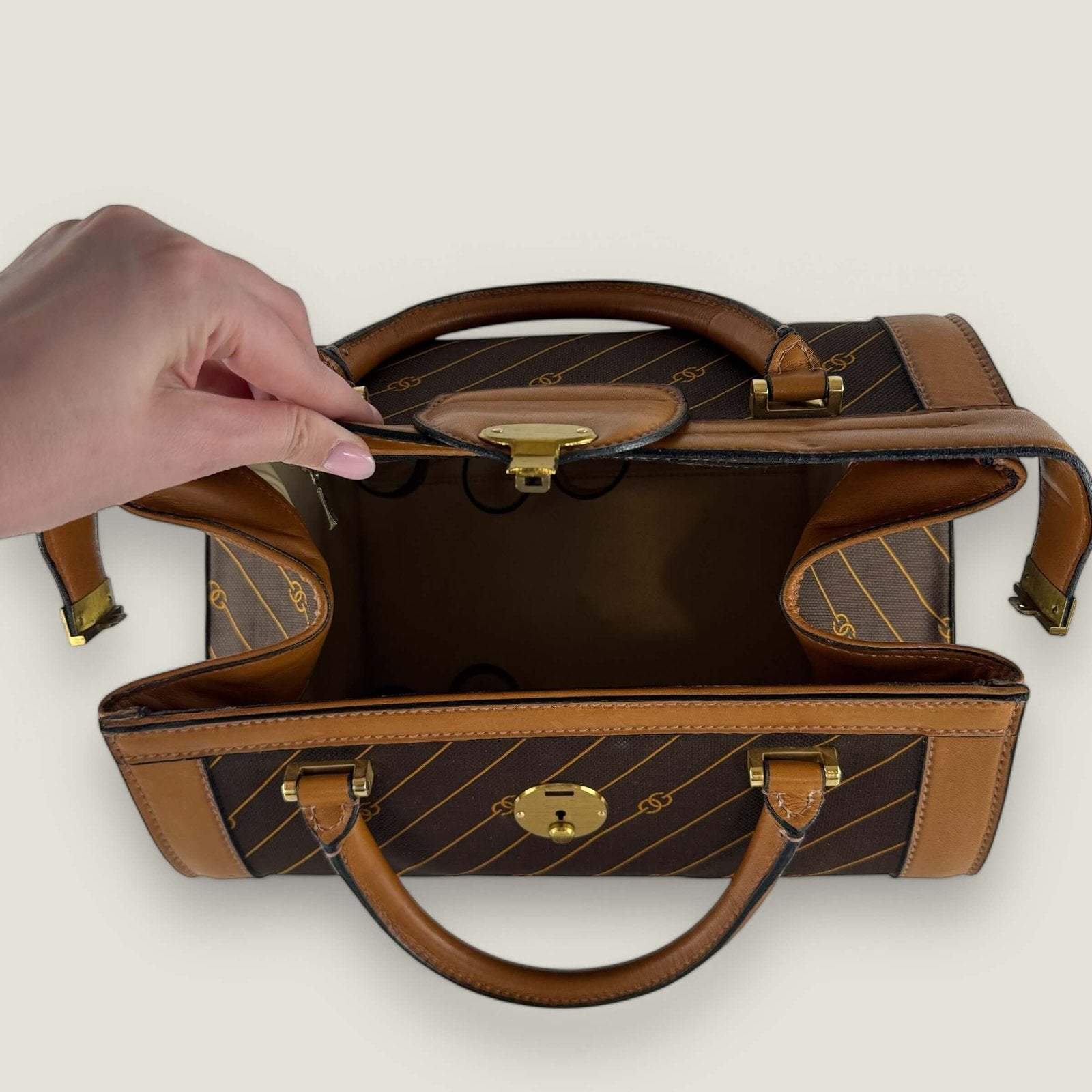 Inside Gucci bag vintage