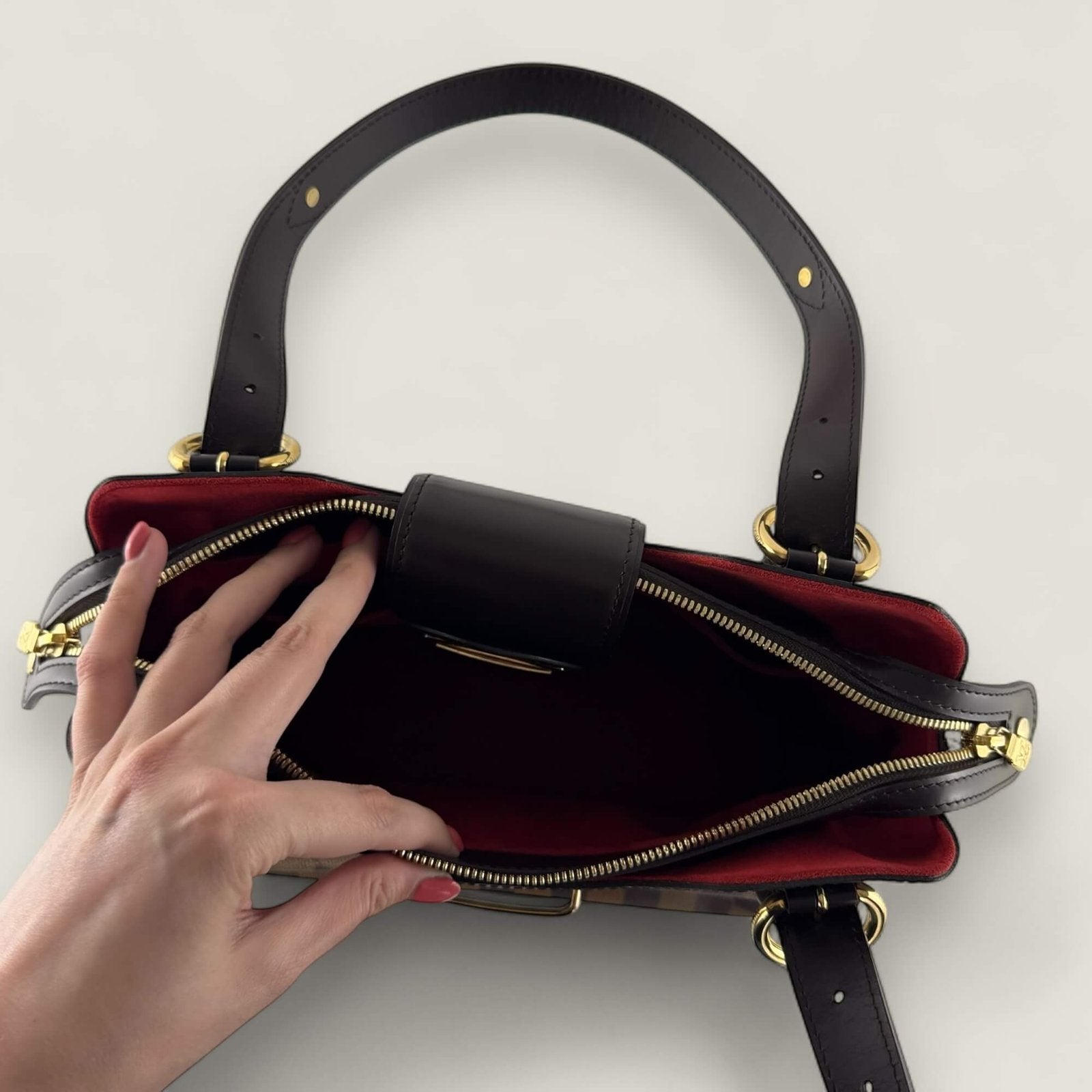 Interior authentic Louis Vuitton Sistina bag